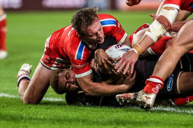 Jez Litten of Hull KR gets under the ball to stop Ezra Mam of Brisbane Broncos going over for a try going over for a try during the World Club Challenge 2026 match Hull KR vs Brisbane Broncos at MKM Stadium, Hull, United Kingdom on 19 February 2026