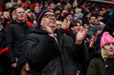 Hull KR taraftarları Hull KR 'dan Tom Amone' un 19 Şubat 2026 'da İngiltere' nin Hull Stadyumu 'nda oynanan Dünya Kulüpler Kupası 2026 karşılaşmasında Hull KR-Brisbane Broncos maçını kutladılar.