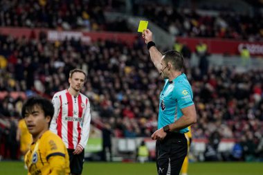 Hakem Jarred Gillettt, 21 Şubat 2026 tarihinde İngiltere 'nin GTECH Community Stadyumu' nda Brentford - Brighton & Hove Albion maçında Brentford 'dan Yehor Yarmolyuk' a sarı kart verdi.