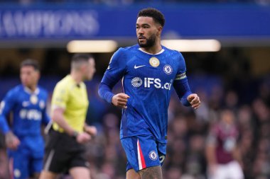 Chelsea Premier Lig karşılaşmasında Chelsea 'ye karşı Stamford Bridge, Londra' da 21 Şubat 2026 'da oynanan Chelsea maçında Reece James