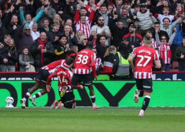Sheffield United takımından Harrison Burrows, 22 Şubat 2026 tarihinde Sheffield, İngiltere 'deki Bramall Lane' de Sheffield United ile Sheffield Çarşamba günü oynanan Sky Bet Şampiyonası maçında 2-0 kazanma golünü kutluyor.
