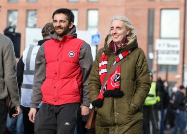 Sheffield United taraftarları 22 Şubat 2026 tarihinde Sheffield Lane, Sheffield, Birleşik Krallık 'ta Sheffield United' a karşı oynanan Sky Bet Şampiyonası maçında öne geçtiler.