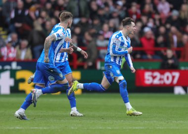 Sheffield Wednesday 'den Charlie McNeill, 22 Şubat 2026' da İngiltere 'nin Sheffield kentindeki Bramall Lane' de Sheffield United ile Sheffield Çarşamba günü oynanan Sky Bet Şampiyonası maçında 2-1 kazanma hedefini kutluyor.