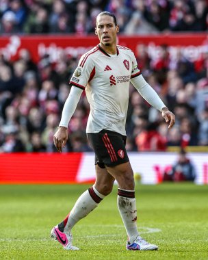 Liverpool 'dan Virgil van Dijk Premier League maçı sırasında Nottingham Forest Liverpool' a karşı 22 Şubat 2026 'da Nottingham City Ground, İngiltere' de