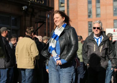 Sheffield Wednesday taraftarları 22 Şubat 2026 'da İngiltere' nin Sheffield Lane şehrinde Sheffield United 'a karşı oynanan Gökyüzü İddia Şampiyonası karşılaşmasında Sheffield United ile karşı karşıya geldiler.