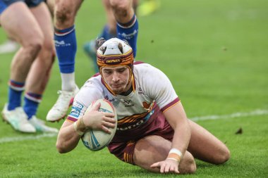 Huddersfield Giants takımından George Flanagan Jnr, 22 Şubat 2026 'da Birleşik Krallık' ın Accu Stadyumu 'nda oynanan Betfred Süper Lig 2. tur karşılaşmasında Huddersfield Giants' a karşı Wakefield Trinity 'yi deniyor.