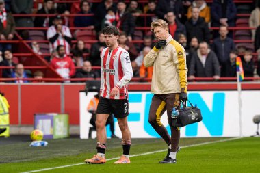 Brentford 'lu Aaron Hickey sakatlandıktan sonra tedavi görüyor ve 21 Şubat 2026' da İngiltere 'nin GTECH Community Stadyumu' nda oynanan Premier League karşılaşmasında Brentford - Brighton & Hove Albion maçında sakatlanmasının ardından görevden alındı.