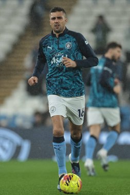 Manchester City 'den Rodrigo Premier League maçında maç öncesi ısınma oturumunda Manchester City - Newcastle Untie maçında 21 Şubat 2026 tarihinde Etihad Stadyumu, Manchester, İngiltere