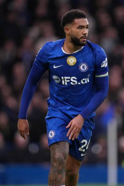 Chelsea Premier Lig karşılaşmasında Chelsea 'ye karşı Stamford Bridge, Londra' da 21 Şubat 2026 'da oynanan Chelsea maçında Reece James