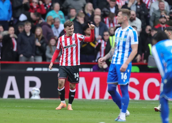 Sheffield United takımından Harrison Burrows, 22 Şubat 2026 tarihinde Sheffield, İngiltere 'deki Bramall Lane' de Sheffield United ile Sheffield Çarşamba günü oynanan Sky Bet Şampiyonası maçında 2-0 kazanma golünü kutluyor.