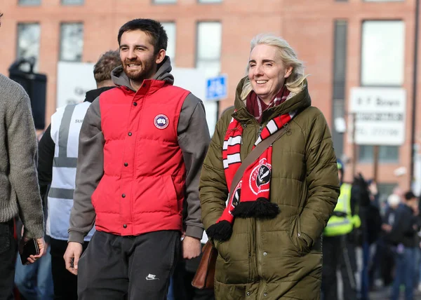 Sheffield United taraftarları 22 Şubat 2026 tarihinde Sheffield Lane, Sheffield, Birleşik Krallık 'ta Sheffield United' a karşı oynanan Sky Bet Şampiyonası maçında öne geçtiler.