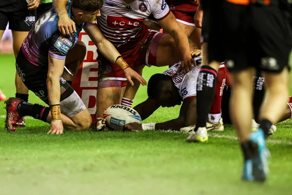 Wigan Warriors takımından Sam Eseh, 21 Şubat 2026 'da İngiltere' nin Wigan kentinde oynanan Betfred Süper Lig maçında Wigan Warriors 'a karşı Hull FC maçında ısındı.