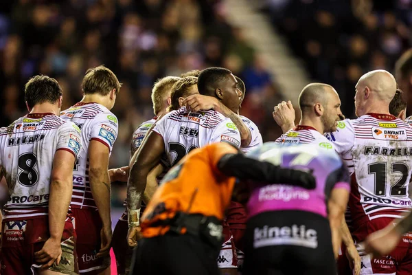 Wigan Warriors 'dan Sam Eseh, 21 Şubat 2026' da İngiltere 'nin Wigan şehrindeki Brick Community Stadyumu' nda oynanan Betfred Süper Lig karşılaşmasında denemesini kutluyor.