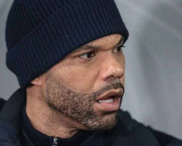 Joleon Lescott Premier League maçı sırasında Manchester City, Newcastle Untie 'ye karşı 21 Şubat 2026 tarihinde Etihad Stadyumu, Manchester, İngiltere