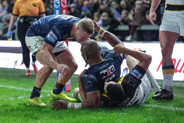 Leeds Rhinos takımından Maika Sivo, 20 Şubat 2026 'da Leeds Headingley Stadyumu' nda oynanan Betfred Süper Lig karşılaşmasında ilk maçına çıkışını kutluyor.