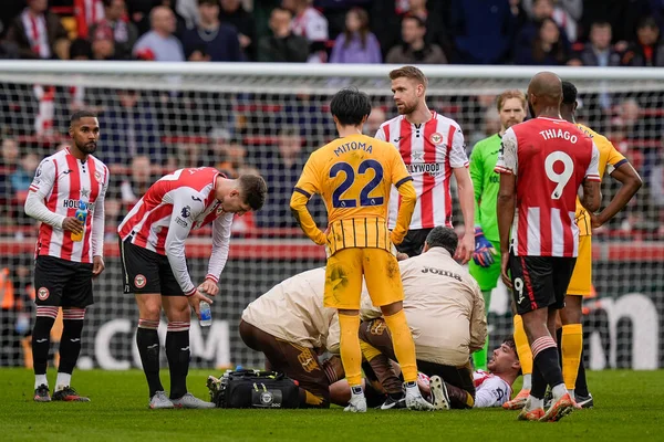 Brentford 'lu Aaron Hickey sakatlandıktan sonra tedavi görüyor ve 21 Şubat 2026' da İngiltere 'nin GTECH Community Stadyumu' nda oynanan Premier League karşılaşmasında Brentford - Brighton & Hove Albion maçında sakatlanmasının ardından görevden alındı.