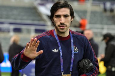 Newcastle Untied takımından Sandro Tonali, 24 Şubat 2026 'da İngiltere' nin Newcastle kentindeki St. James 's Park' ta oynanan UEFA Şampiyonlar Ligi play-off 'ları sırasında geldi.