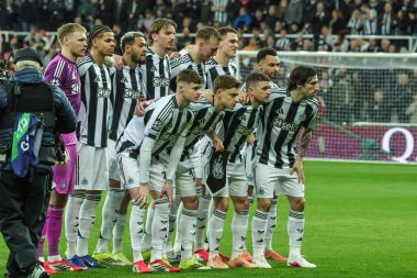 Newcastle, 24 Şubat 2026 'da İngiltere' nin Newcastle şehrindeki St. James 's Park' ta oynanan UEFA Şampiyonlar Ligi play-off 'ları sırasında sıralandı.