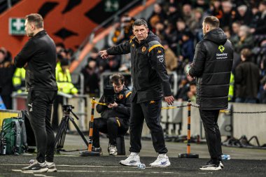 Hull City teknik direktörü Sergej Jakirovi, 24 Şubat 2026 tarihinde İngiltere 'nin Hull şehrindeki MKM Stadyumu' nda oynanan Hull City - Derby County maçında dördüncü yetkiliye başvurdu.