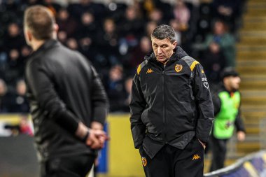 Sergej Jakirovi, 24 Şubat 2026 'da İngiltere' nin Hull şehrindeki MKM Stadyumu 'nda Hull City - Derby County maçında Hull City' nin teknik direktörü oldu.