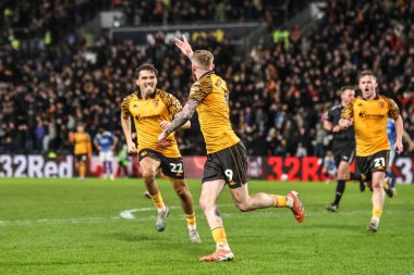 Hull City 'den Oliver McBurnie, 24 Şubat 2026 tarihinde İngiltere' nin Hull kentindeki MKM Stadyumu 'nda oynanan Hull City - Derby County maçında 2-1 kazanma hedefini kutluyor.