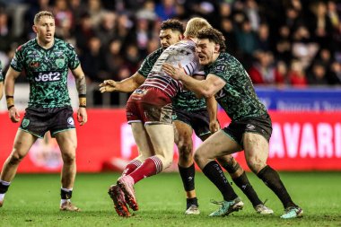 Wigan Warriors takımından Zach Eckersley, 26 Şubat 2026 'da İngiltere' nin Wigan şehrindeki Brick Community Stadyumu 'nda oynanan Betfred Süper Lig maçı sırasında Leopards takımından Robbie Mulhern tarafından yenildi.