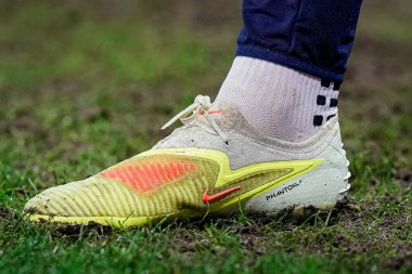 25 Şubat 2026 'da Stoke City, Oxford United' a karşı Bet365 Stadyumu Stoke On Trent, İngiltere 'de oynanan Sky Bet Şampiyonası maçında bir oyuncu tarafından giyilen hayalet botlar.