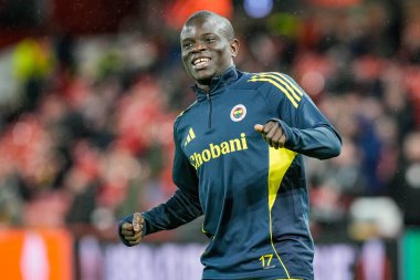 Fenerbahçe 'den N' Golo Kante, UEFA Avrupa Ligi sırasında 26 Şubat 2026 'da oynanan maç öncesi ısınma oturumunda