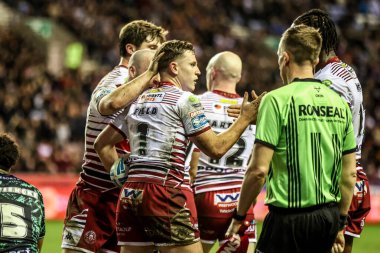 Wigan Warriors 'dan Jai Field, 26 Şubat 2026' da İngiltere 'nin Wigan şehrindeki Brick Community Stadyumu' nda oynanan Betfred Süper Lig karşılaşmasında denemesini kutluyor.
