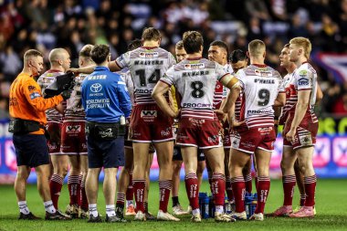 Wigan, 26 Şubat 2026 'da İngiltere' nin Wigan kentindeki Brick Community Stadyumu 'nda oynanan Betfred Süper Lig maçında 28-0' lık skora ulaşmayı deneyen takım için bir araya geldi.