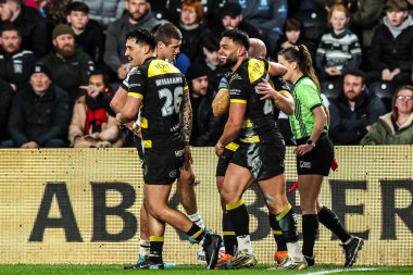 York Knights takımından David Nofoaluma, 27 Şubat 2026 tarihinde İngiltere 'nin Hull şehrindeki MKM Stadyumu' nda oynanan Betfred Süper Lig karşılaşmasında denemesini kutluyor.