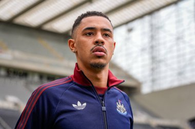 Newcastle United takımından Jacob Ramsey, 28 Şubat 2026 'da İngiltere' nin Newcastle kentindeki St. James 's Park' ta oynanan Premier League maçı öncesinde stadyuma geldi.