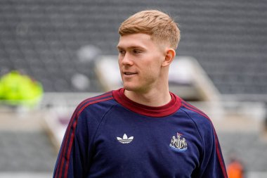 Lewis Hall of Newcastle United, 28 Şubat 2026 'da İngiltere' nin Newcastle kentindeki St. James 's Park' ta oynanan Premier League maçı öncesinde stadyuma geldi.
