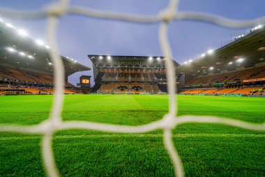Premier Lig maçında Wolverhampton Wanderers, Aston Villa 'ya karşı Molineux, Wolverhampton, Birleşik Krallık' ta 27 Şubat 2026 'da oynanan maçın genel görünümü ve duruşu