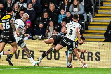 York Knights takımından David Nofoaluma, 27 Şubat 2026 tarihinde İngiltere 'nin Hull şehrindeki MKM Stadyumu' nda oynanan Betfred Süper Lig karşılaşmasında bir deneme için sahaya çıkıyor.