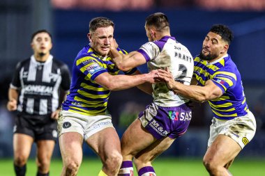 Wakefield Trinity 'den Oliver Pratt, Warrington Wolves' tan Ben Currie ve Warrington Wolves 'tan Toafofoa Sipley, Warrington Süper Lig 3. raundunda Warrington Wolves' a karşı Wakefield Stadyumu, Warrington