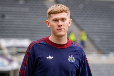 Lewis Hall of Newcastle United, 28 Şubat 2026 'da İngiltere' nin Newcastle kentindeki St. James 's Park' ta oynanan Premier League maçı öncesinde stadyuma geldi.