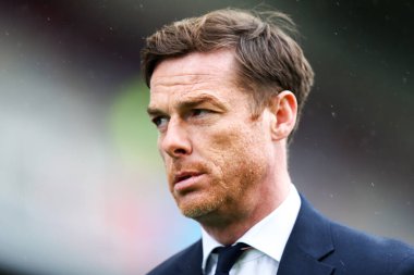 Burnley 'nin Scott Parker teknik direktörü, 28 Şubat 2026' da Burnley 'nin Brentford' a karşı oynadığı Turf Moor, Burnley, Birleşik Krallık Premier Lig karşılaşması öncesinde geldi.