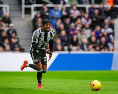 Newcastle United takımından Anthony Elanga, 28 Şubat 2026 tarihinde İngiltere 'nin Newcastle kentindeki St. James' s Park 'ta oynanan Premier League maçı sırasında topla koşuyor.