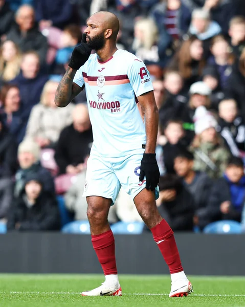 Brentford 'dan Igor Thiago, 28 Şubat 2026 tarihinde Burnley, Burnley, İngiltere' de oynanan Premier League karşılaşmasında 0-2 'lik galibiyet golünü kutluyor.