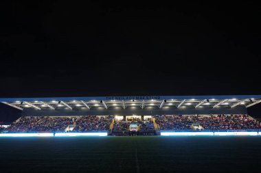 DIY Kitchens Stadyumu, 13 Mart 2026 'da Birleşik Krallık' ın Wakefield kentindeki DIY Kitchens Stadyumu 'nda oynanan Betfred Challenge Kupası 4. raundunun ilk yarısında ışıklar sönerken karanlıkta kaldı.