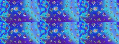 Mavi ve mor renkli etnik çiçeklerle süslenmiş zarif bir eskiz deseni. Raster Çiçek İllüstrasyon Şirin Tekstil.