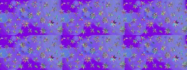 Çiçekli karalama şeklinde Raster çiçek deseni. Yumuşak, yaz çiçekli arka plan. Mor ve mavi renkte çiçekler.