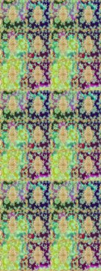 Doku arka planında altın duvar kâğıdı. Yeşil renklerdeki altın element. Barok tarzında altın çiçekli süs. Damask çizimi yinelenen arkaplan.