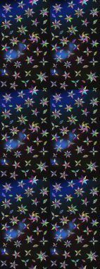 Parlak çiçekli halı deseni gri ve mavi renkte..