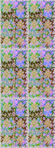 Klasik raster sarısı, kusursuz desen. Çiçek süsü kumaş deseni, cam, çiçek desenli metal nötr ve yeşil renklerde altın elementler..