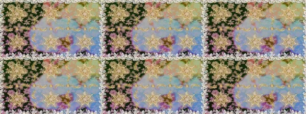 Gri ve nötr renklerde altın element. Barok tarzında altın çiçek süsü. Damask arkaplanı tekerrür ediyor. Antika altın tekrarlanabilir duvar kağıdı.