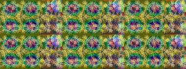 İllüzyon. Düşen Noel stili kar taneleri. Güzel, yeşil, kahverengi ve sarı kar taneleri renkli bir arka planda izole edilmiş. Kar taneleri, kar yağışı.