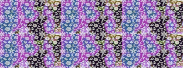 Mor renkli Asya tekstili. Raster illüstrasyonu. Suluboya çiçekli çiçek deseni.