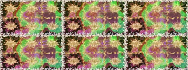 Duvar kâğıdı barok, İspanyol kumaşı. Kusursuz raster arka plan. Kahverengi ve bej renklerde altın elementler. Şık bir grafik desen. Çiçek deseni.